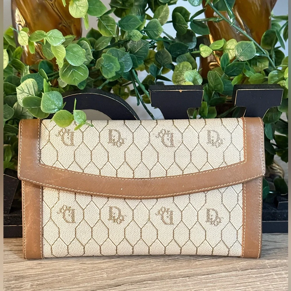 Christian Dior Vintage,  Honeycomb, Kiss-Lock Clutch Wallet. Made in Spain